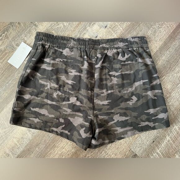 Athleta Camo Farallon Short- Size 22 - Picture 2 of 7